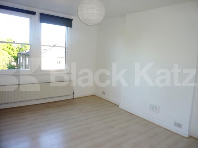 			CAMDEN SQUARE!!, 2 Bedroom, 1 bath, 1 reception Flat			 South Villas, CAMDEN SQUARE